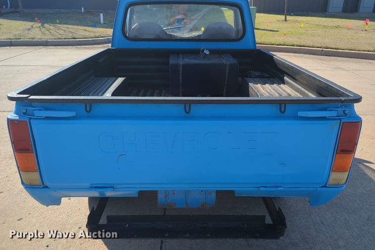 image for item OL9248 1975 Chevrolet LUV pickup truck