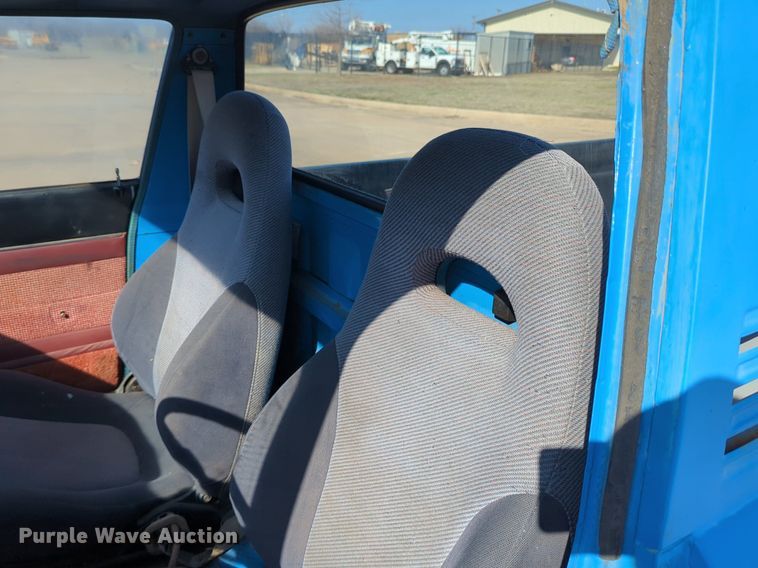 image for item OL9248 1975 Chevrolet LUV pickup truck