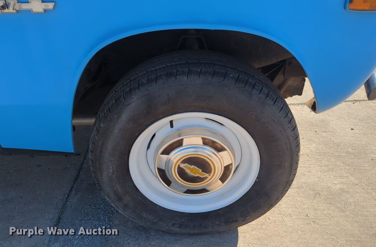 image for item OL9248 1975 Chevrolet LUV pickup truck