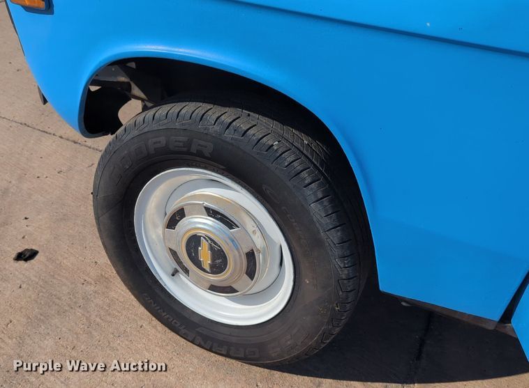 image for item OL9248 1975 Chevrolet LUV pickup truck