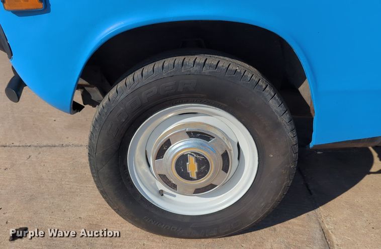 image for item OL9248 1975 Chevrolet LUV pickup truck