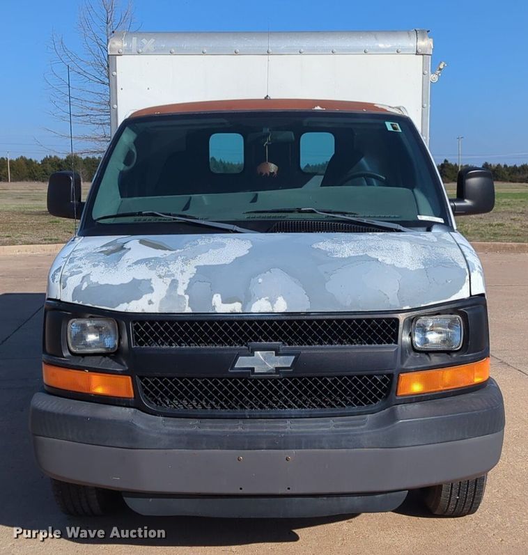 image for item OL9251 2005 Chevrolet Express G3500 box van
