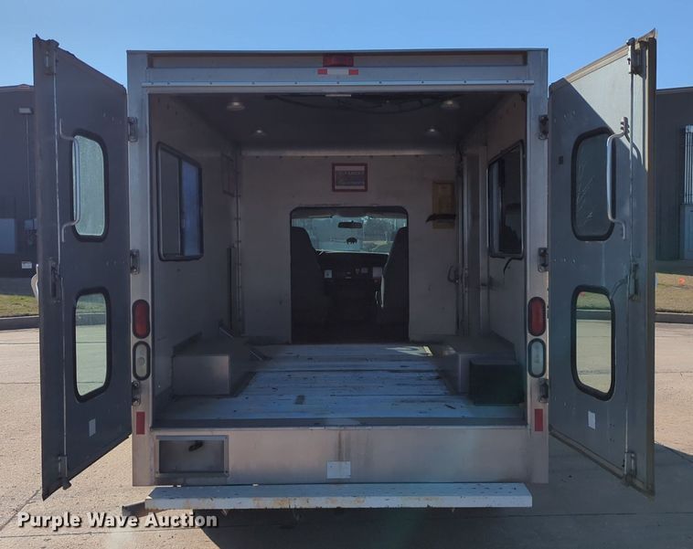 image for item OL9251 2005 Chevrolet Express G3500 box van