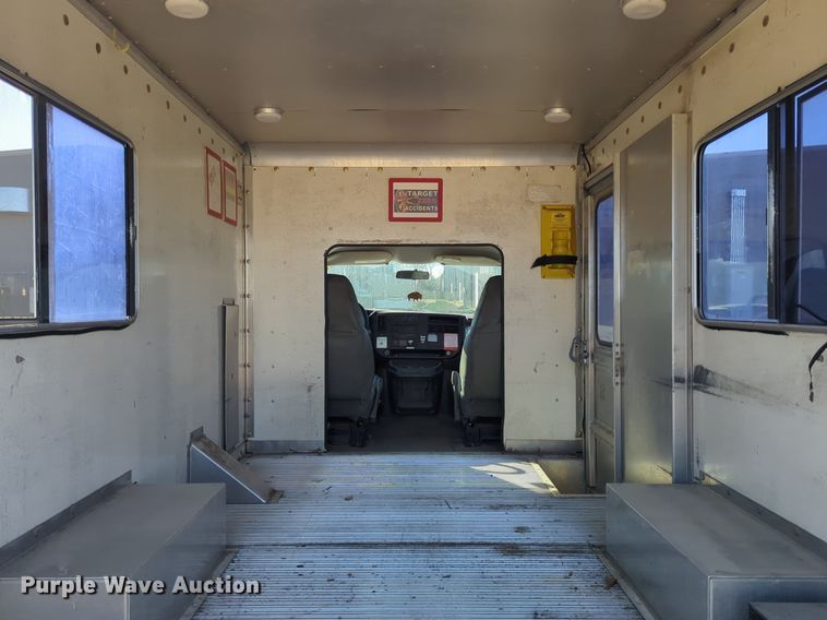 image for item OL9251 2005 Chevrolet Express G3500 box van