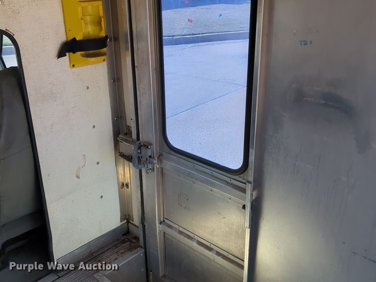 image for item OL9251 2005 Chevrolet Express G3500 box van