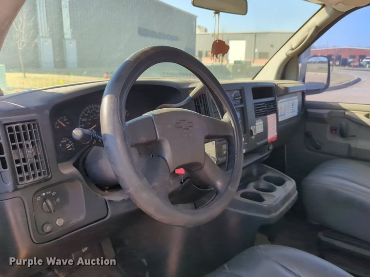 image for item OL9251 2005 Chevrolet Express G3500 box van