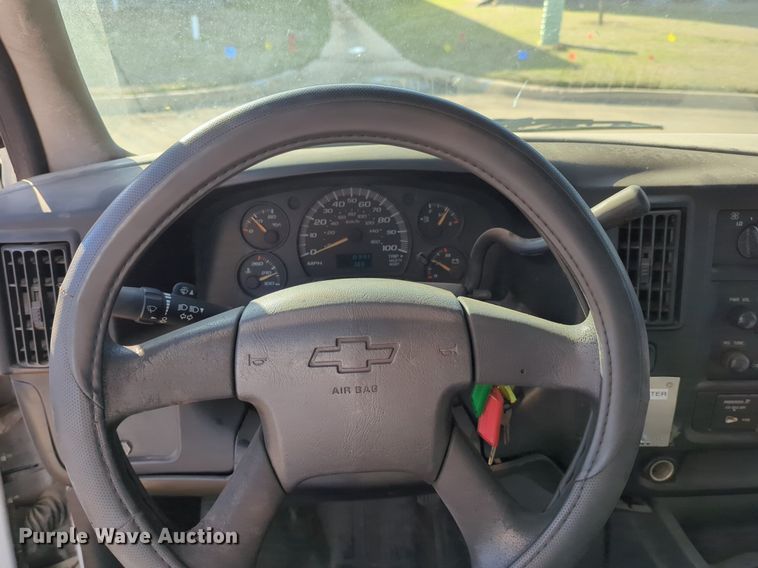 image for item OL9251 2005 Chevrolet Express G3500 box van