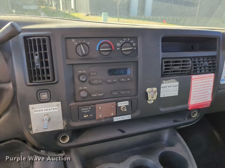 image for item OL9251 2005 Chevrolet Express G3500 box van
