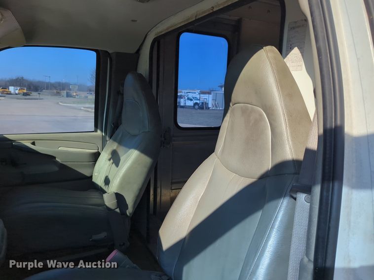 image for item OL9251 2005 Chevrolet Express G3500 box van