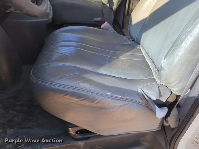 image for item OL9251 2005 Chevrolet Express G3500 box van