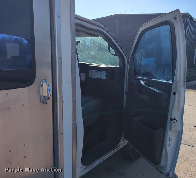 image for item OL9251 2005 Chevrolet Express G3500 box van