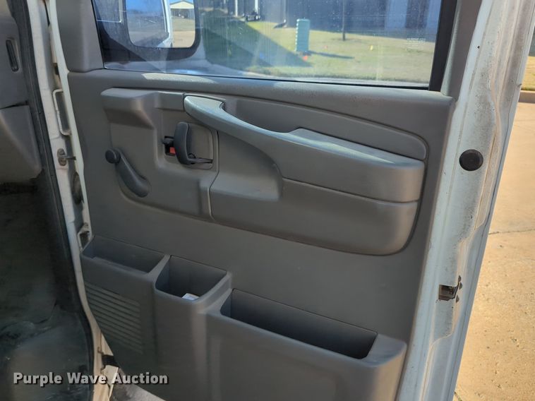 image for item OL9251 2005 Chevrolet Express G3500 box van