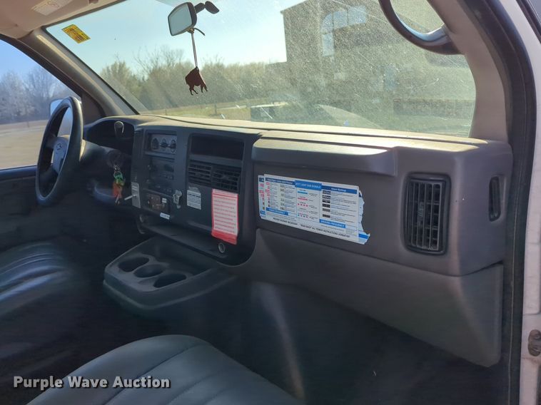 image for item OL9251 2005 Chevrolet Express G3500 box van