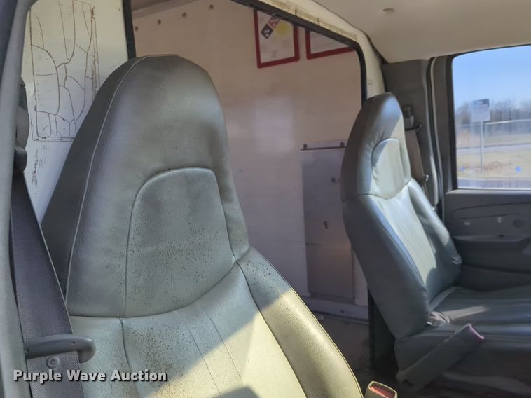 image for item OL9251 2005 Chevrolet Express G3500 box van
