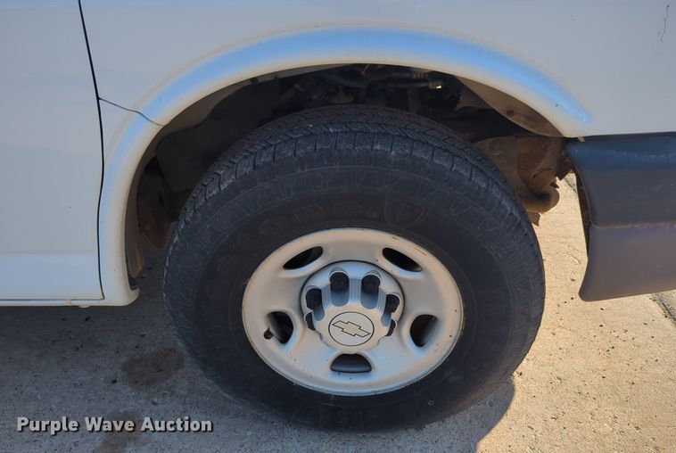 image for item OL9251 2005 Chevrolet Express G3500 box van