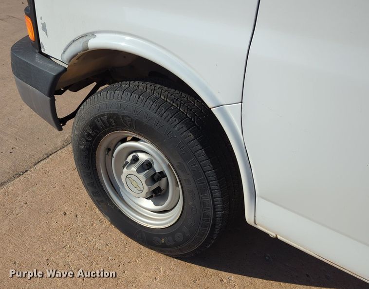 image for item OL9251 2005 Chevrolet Express G3500 box van