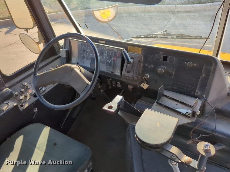 image for item OL9253 1998 International 3600 school bus