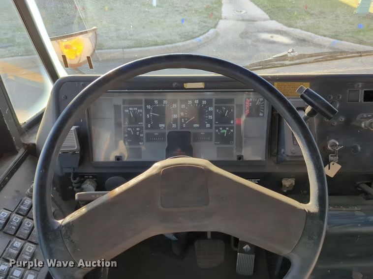 image for item OL9253 1998 International 3600 school bus