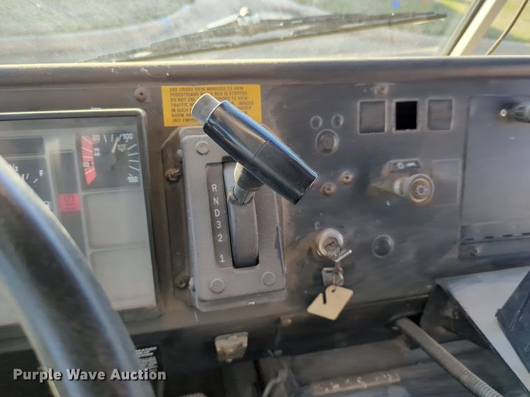 image for item OL9253 1998 International 3600 school bus