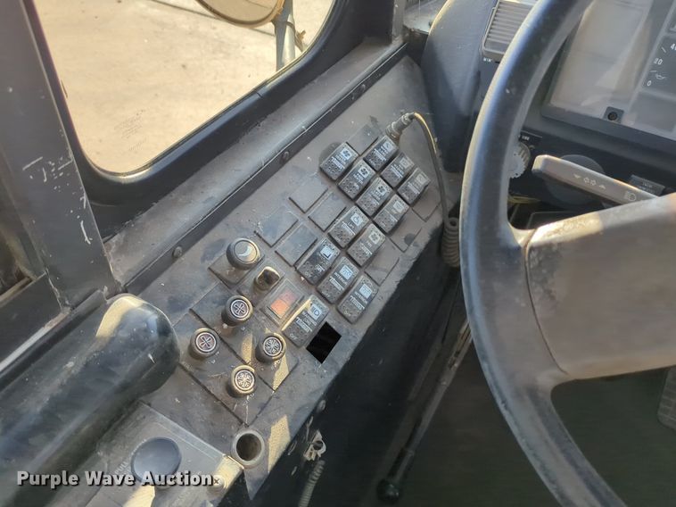 image for item OL9253 1998 International 3600 school bus