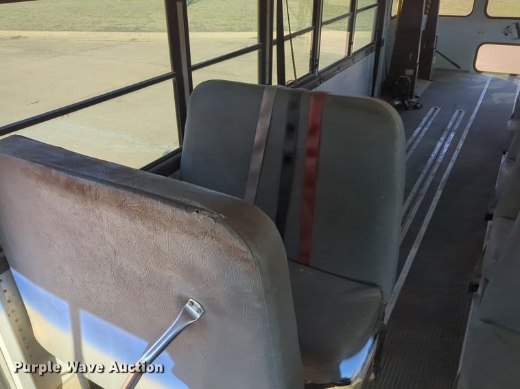 image for item OL9253 1998 International 3600 school bus