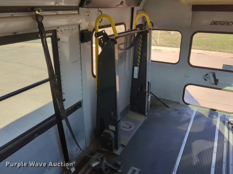 image for item OL9253 1998 International 3600 school bus