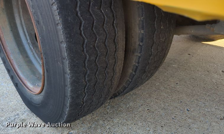 image for item OL9253 1998 International 3600 school bus