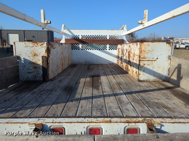 image for item OL9254 2006 Ford F450 Super Duty XL flatbed truck