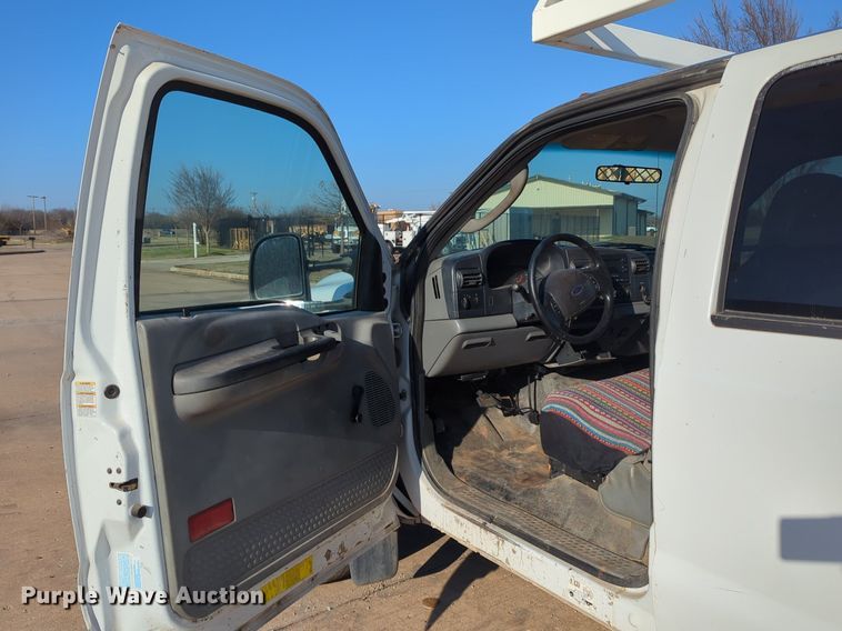 image for item OL9254 2006 Ford F450 Super Duty XL flatbed truck