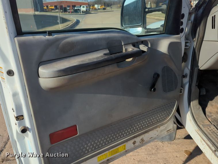 image for item OL9254 2006 Ford F450 Super Duty XL flatbed truck