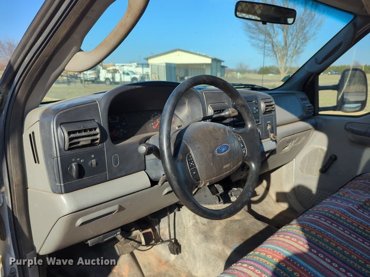 image for item OL9254 2006 Ford F450 Super Duty XL flatbed truck