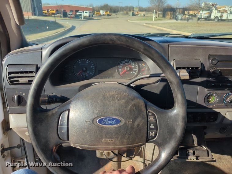 image for item OL9254 2006 Ford F450 Super Duty XL flatbed truck