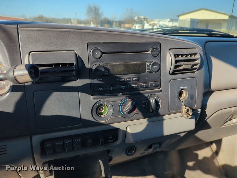 image for item OL9254 2006 Ford F450 Super Duty XL flatbed truck