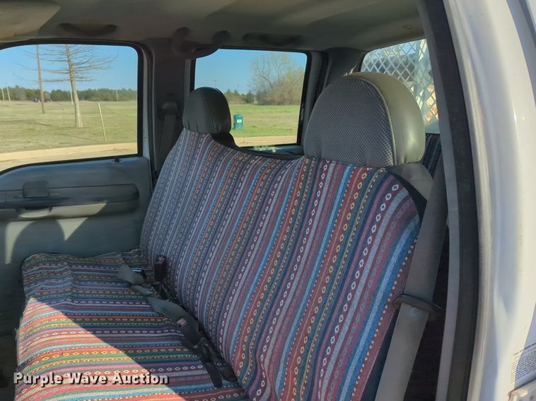 image for item OL9254 2006 Ford F450 Super Duty XL flatbed truck