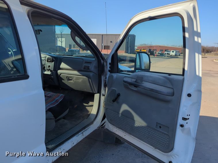 image for item OL9254 2006 Ford F450 Super Duty XL flatbed truck