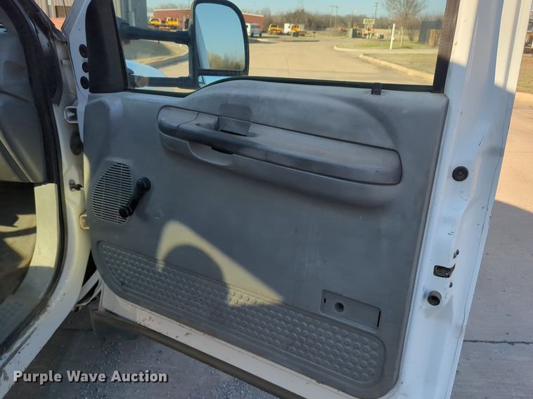 image for item OL9254 2006 Ford F450 Super Duty XL flatbed truck