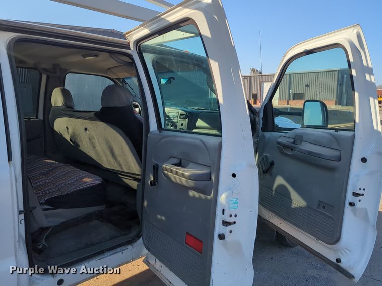 image for item OL9254 2006 Ford F450 Super Duty XL flatbed truck