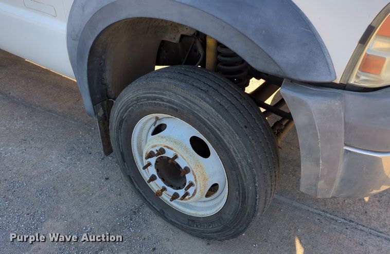 image for item OL9254 2006 Ford F450 Super Duty XL flatbed truck