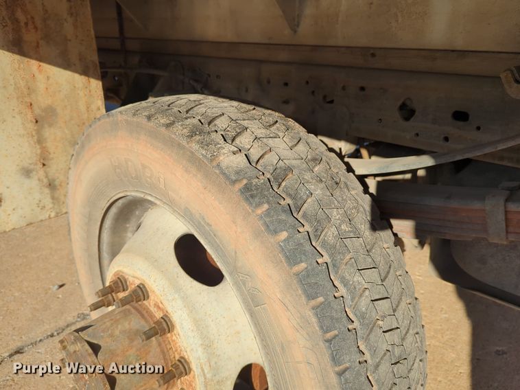 image for item OL9254 2006 Ford F450 Super Duty XL flatbed truck