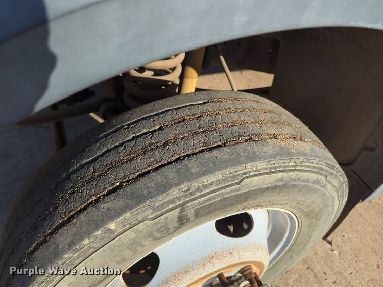 image for item OL9254 2006 Ford F450 Super Duty XL flatbed truck