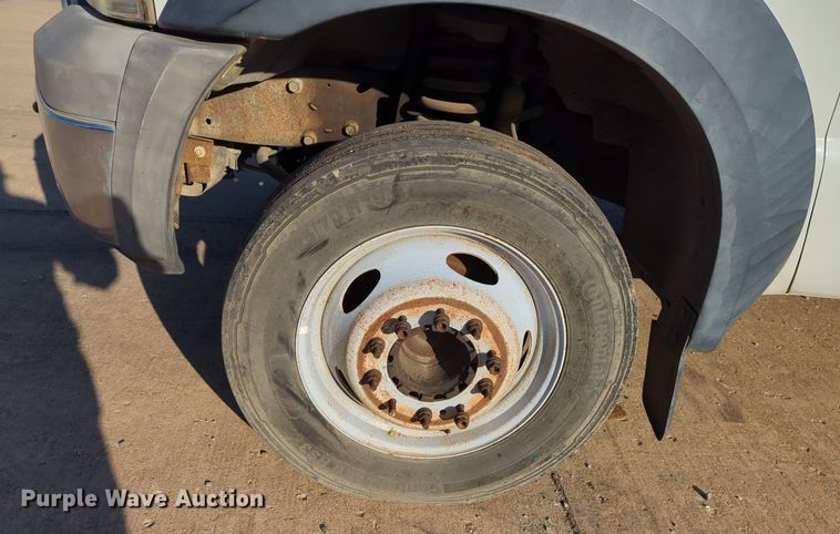 image for item OL9254 2006 Ford F450 Super Duty XL flatbed truck