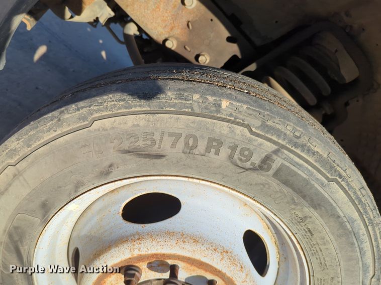 image for item OL9254 2006 Ford F450 Super Duty XL flatbed truck