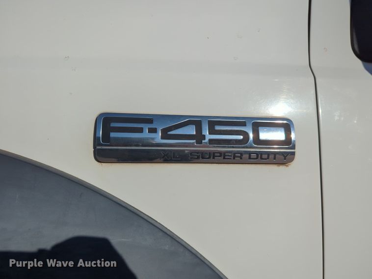 image for item OL9254 2006 Ford F450 Super Duty XL flatbed truck