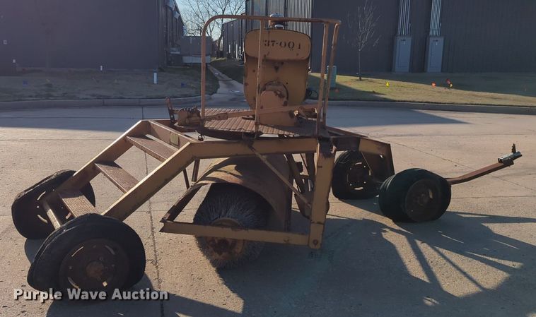 image for item OL9255 Rosco B7 broom