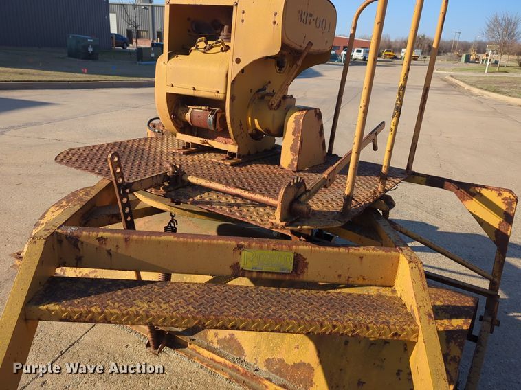 image for item OL9255 Rosco B7 broom