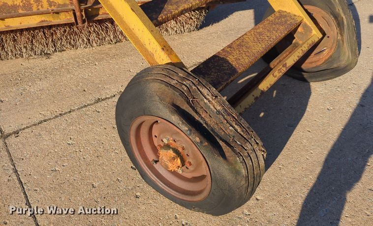 image for item OL9255 Rosco B7 broom