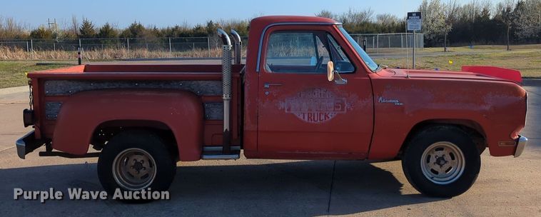 image for item OL9257 1979 Dodge D100 pickup truck