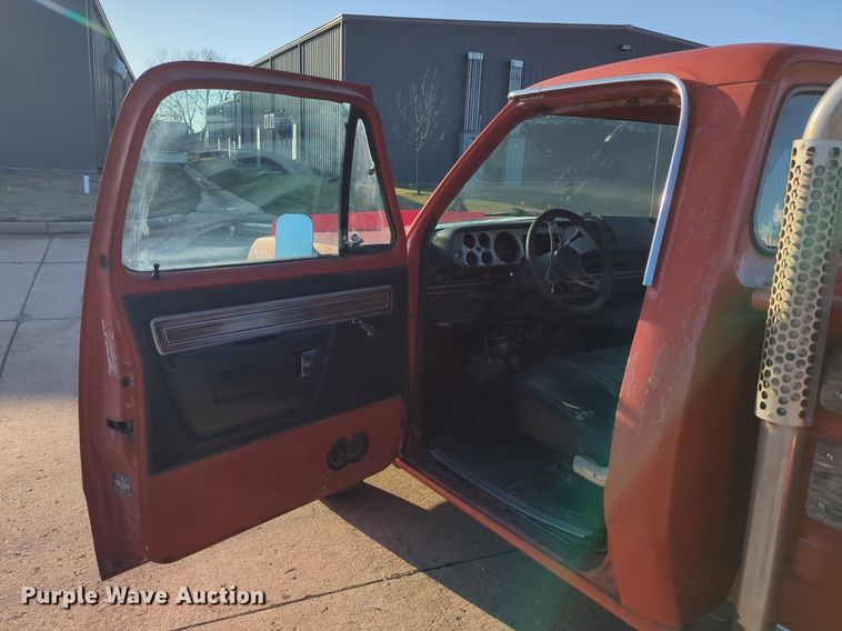 image for item OL9257 1979 Dodge D100 pickup truck