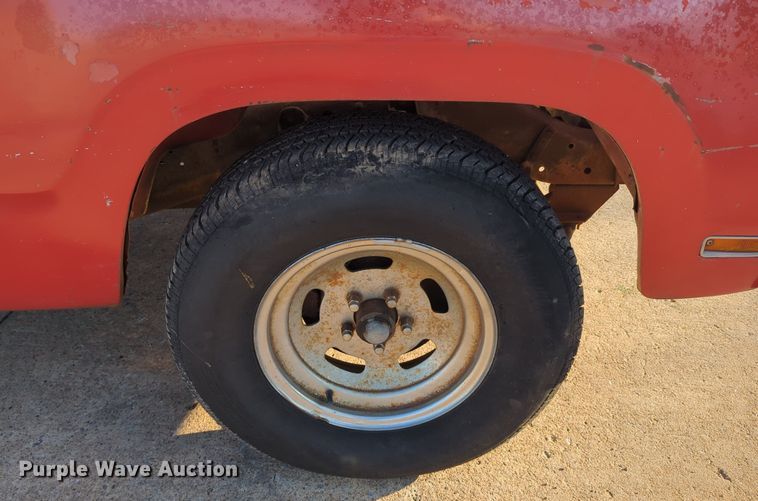 image for item OL9257 1979 Dodge D100 pickup truck