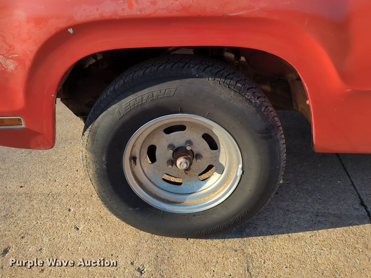 image for item OL9257 1979 Dodge D100 pickup truck